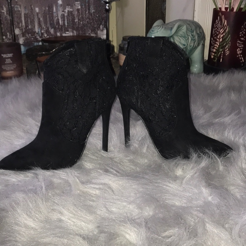 $$$ 🤩 stunning! Sexy! Black lace stiletto ankle booties! Size 7